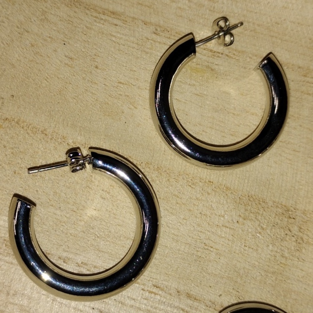 New Silver Tone Earrings - Picture 2 of 4